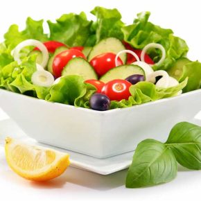 مقاله برای تهیه سالاد با روغن زیتون، انتخاب سبزی‌های تیره، مانند اسفناج، بروکلی یا کلم پیچ، سالاد را سرشار از مواد مغذی و رنگارنگ می‌کند.