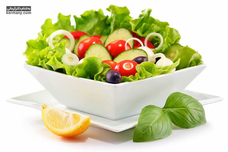 مقاله برای تهیه سالاد با روغن زیتون، انتخاب سبزی‌های تیره، مانند اسفناج، بروکلی یا کلم پیچ، سالاد را سرشار از مواد مغذی و رنگارنگ می‌کند.
